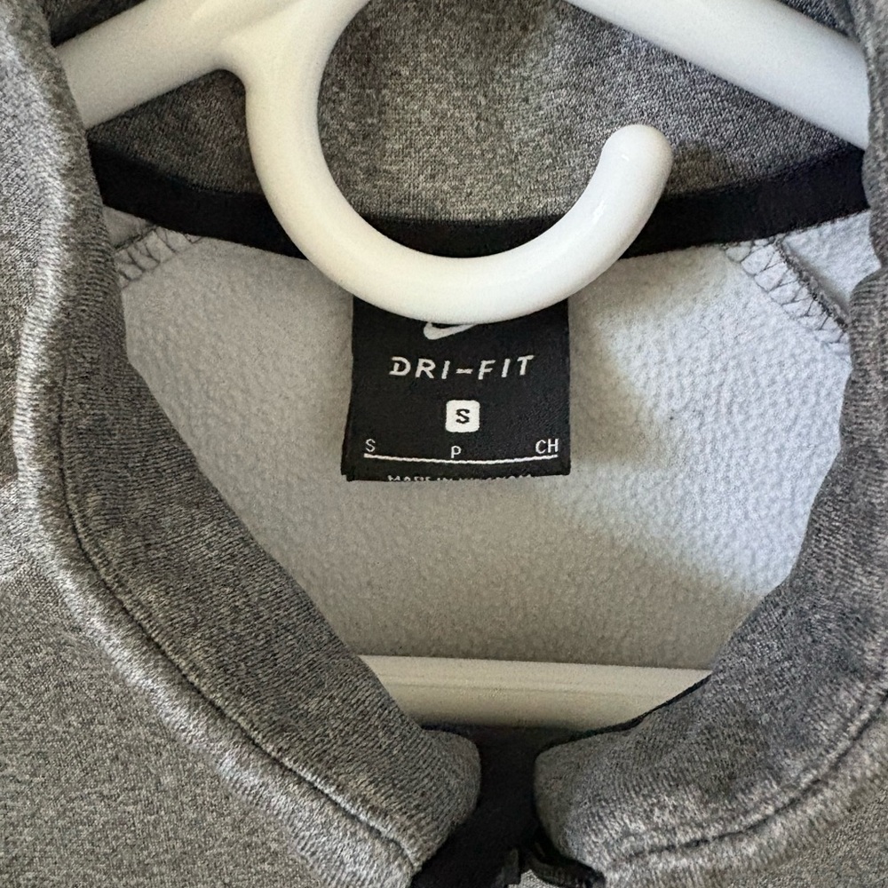 Nike Dri-FIT 1/4 Zip Sweatshirt – Size Small - Picture 2 of 2